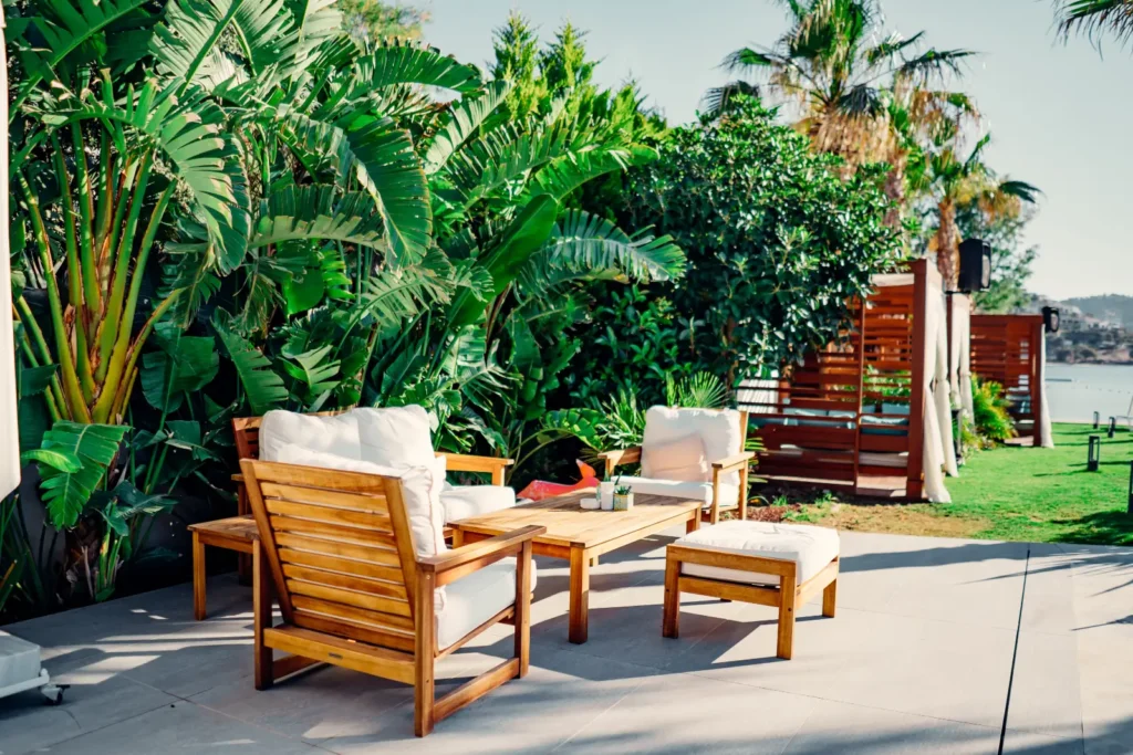 salon de jardin bois exotique terrasse et bord de mer